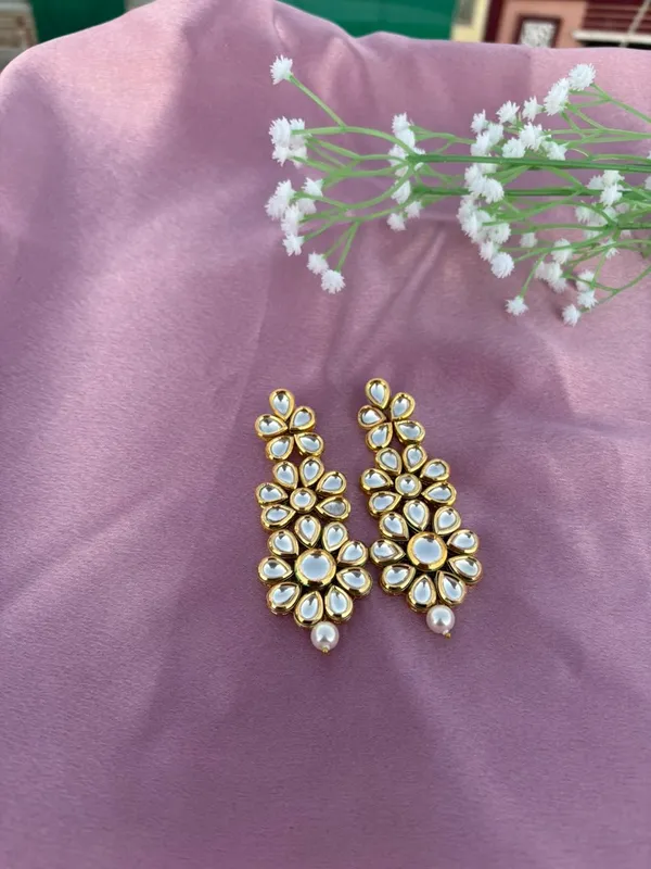Elegant_Floral_Kundan_And_Pearl_Drop_Earrings