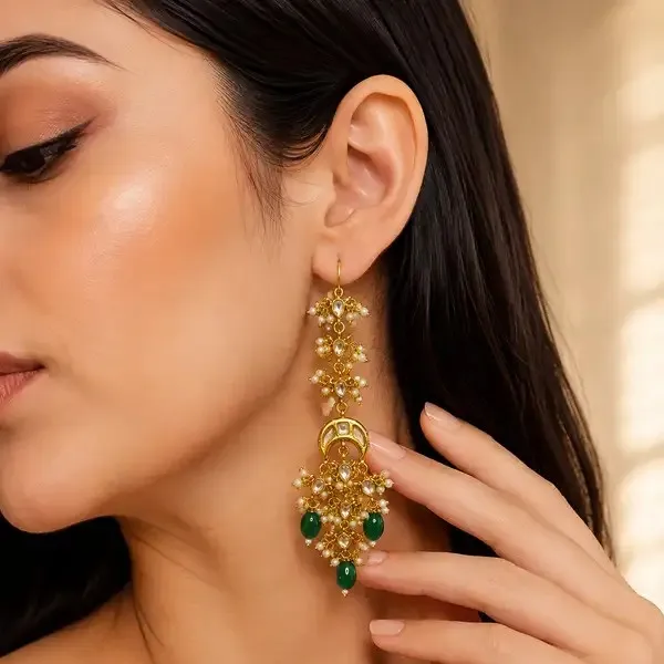 Kundan_Chandelier_Earrings_With_Green_Beads