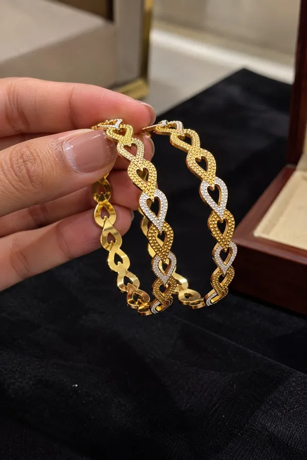 Micro_Gold_Plated__Cut_Work_Bangles_For_Women_