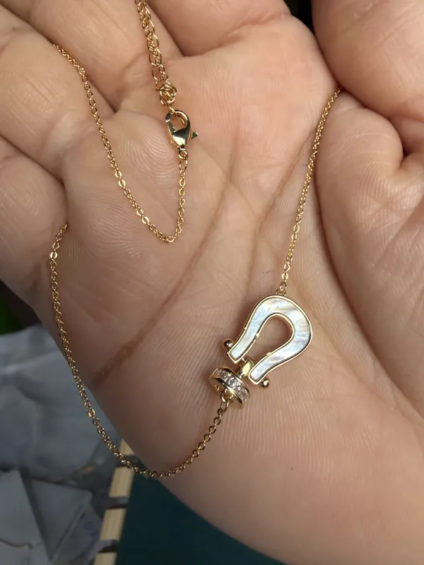 Gold_Stainless_Steel_Horseshoe_Pendant_Necklace_For_Women