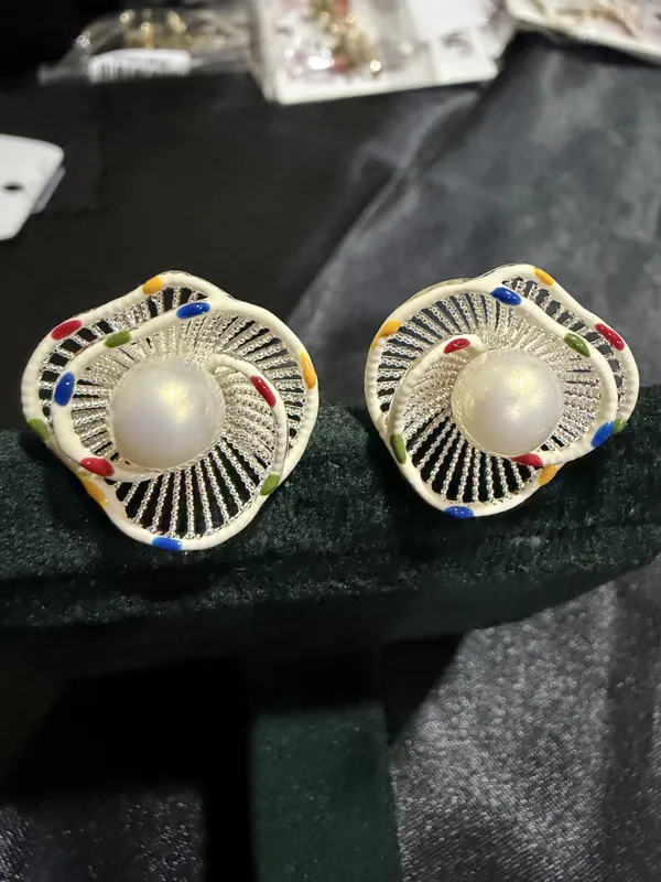 Multicolor_Pearl_Fan_Stud_Earrings_For_Women