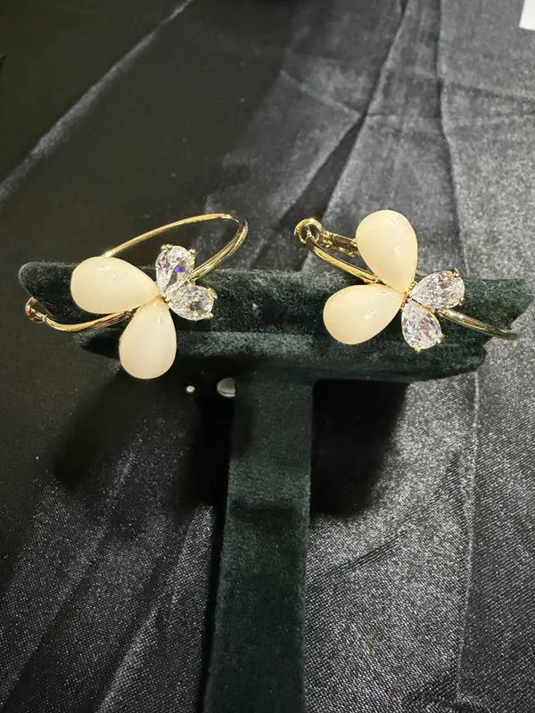 Gold_Cream_Floral_Crystal_Drop_Earrings_For_Women