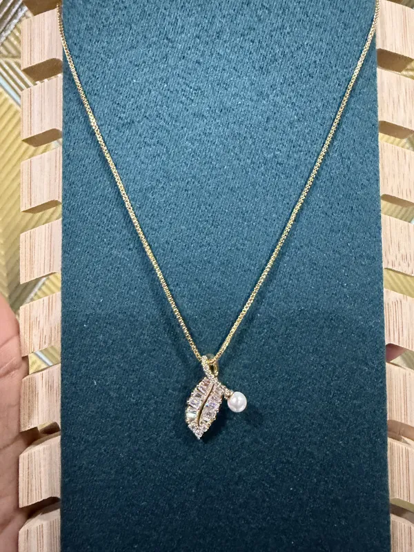 Gold_Stainless_Steel_Leaf_Motif_Stone_Pendant_Necklace_For_Women