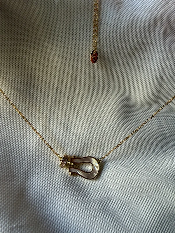Gold_Stainless_Steel_Horseshoe_Pendant_Necklace_For_Women