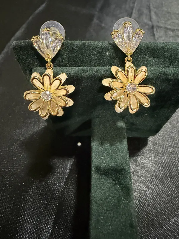 Gold_Floral_Stone_Drop_Earrings_For_Women