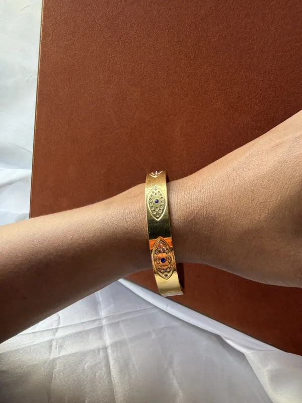 Gold_Stainless_Steel_Leaf_Motif_Stone_Embellished_Bangle_For_Women