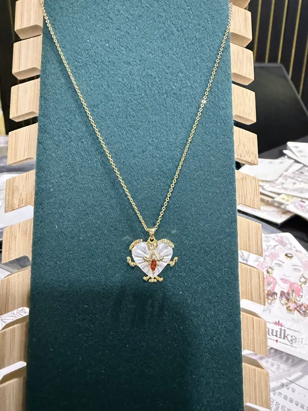 Gold_Stainless_Steel_Floral_Heart_Pendant_Necklace_For_Women