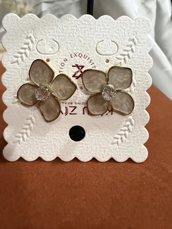 Gold_Floral_Petal_Stud_Earrings_For_Women