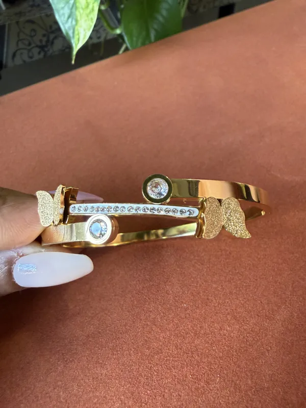 Gold_Stainless_Steel_Butterfly_Crystal_Bangle_Bracelet_For_Women