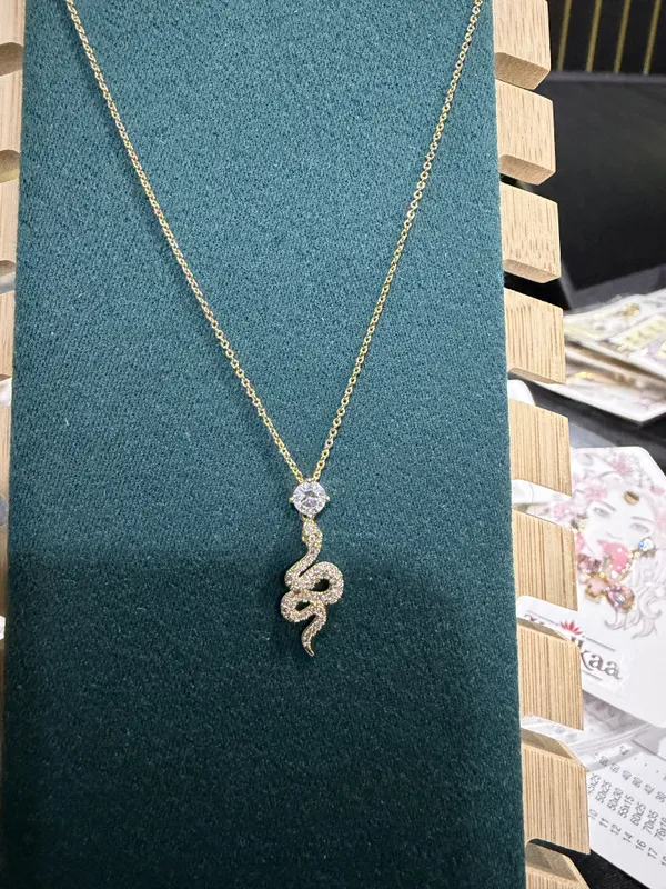 Gold_Stainless_Steel_Snake_Motif_Pendant_Necklace_For_Women
