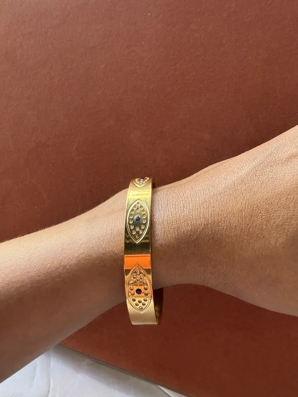 Gold_Stainless_Steel_Leaf_Motif_Stone_Embellished_Bangle_For_Women