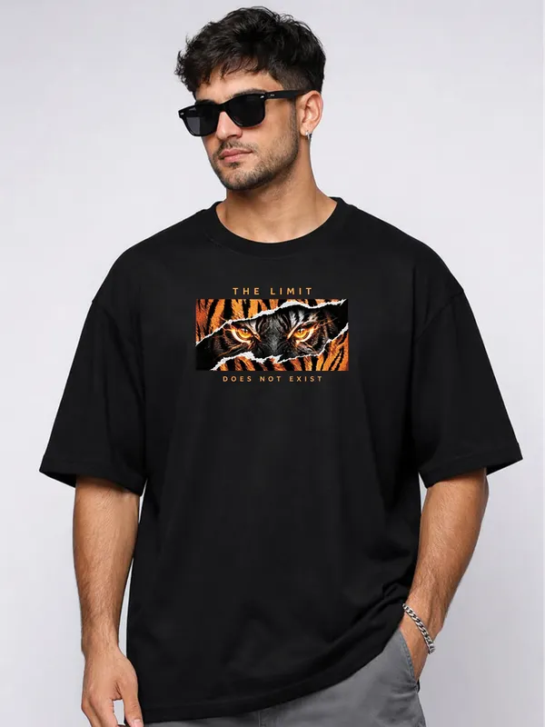 Black_Graphic_Print_Relaxed_Fit_T-Shirt_For_Men