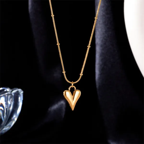 Gold_Tone_Heart_Pendant_Necklace_for_Women