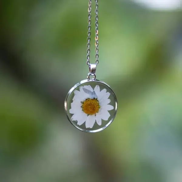 White_Resin_Floral_Pendant_Necklace_for_Women