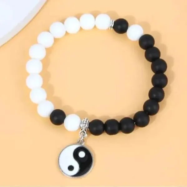 Black_And_White_Beaded_Yin_Yang_Bracelet