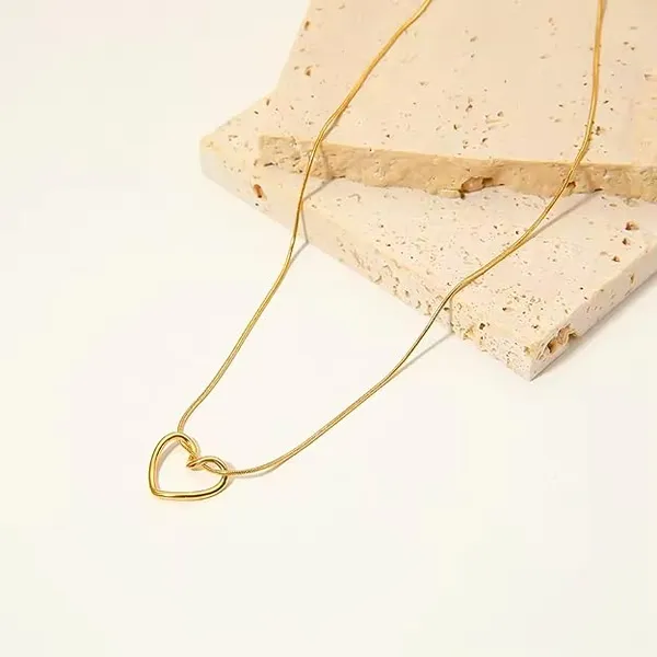 Gold_Tone_Heart_Pendant_Necklace_for_Women