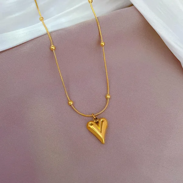 Gold_Tone_Heart_Pendant_Necklace_for_Women