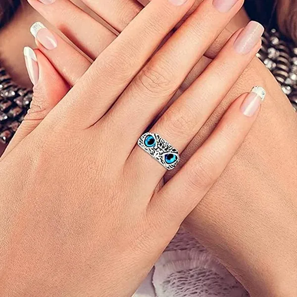 Silver_Tone_Adjustable_Hand_Motif_Ring_for_Women