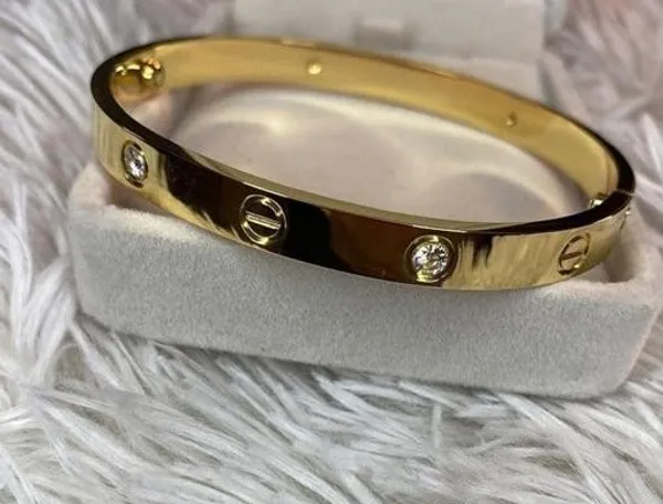 Gold_Tone_Screw_Motif_Bangle_For_Women