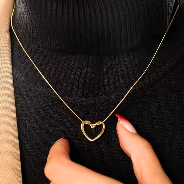 Gold_Tone_Heart_Pendant_Necklace_for_Women