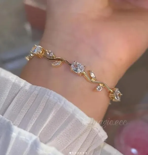 Gold_Tone_Crystal_Link_Bracelet_for_Women