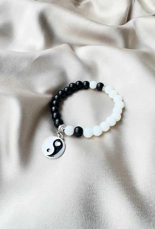 Black_And_White_Beaded_Yin_Yang_Bracelet