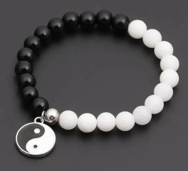 Black_And_White_Beaded_Yin_Yang_Bracelet
