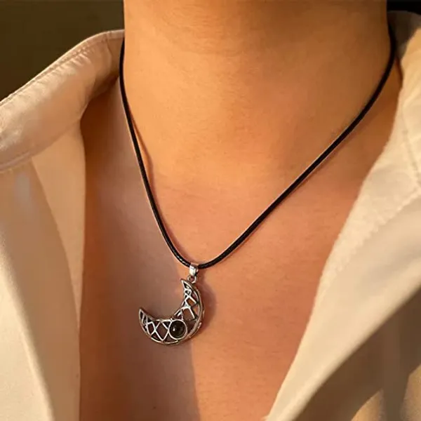 Silver_Tone_Couple_Pendant_Necklace_Set_for_Couples
