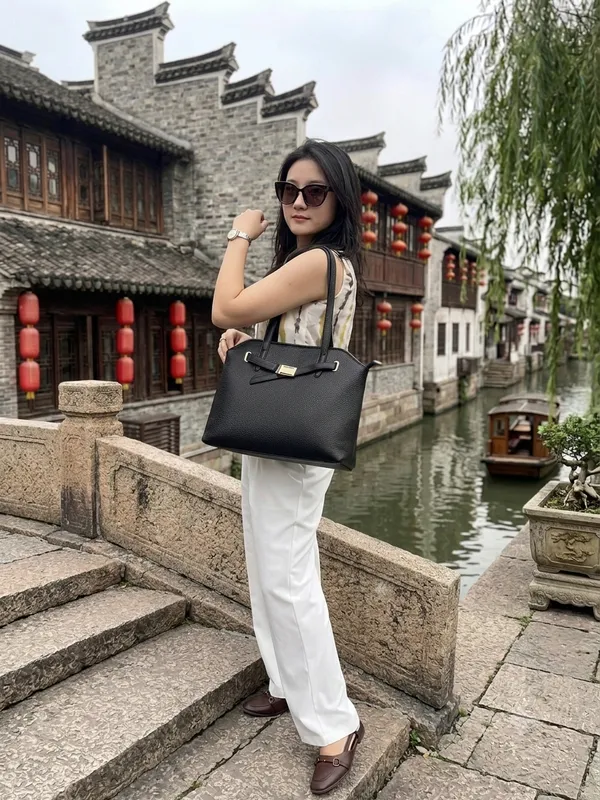 Black_Premium_Faux_Leather_Tote_Handbag_For_Women