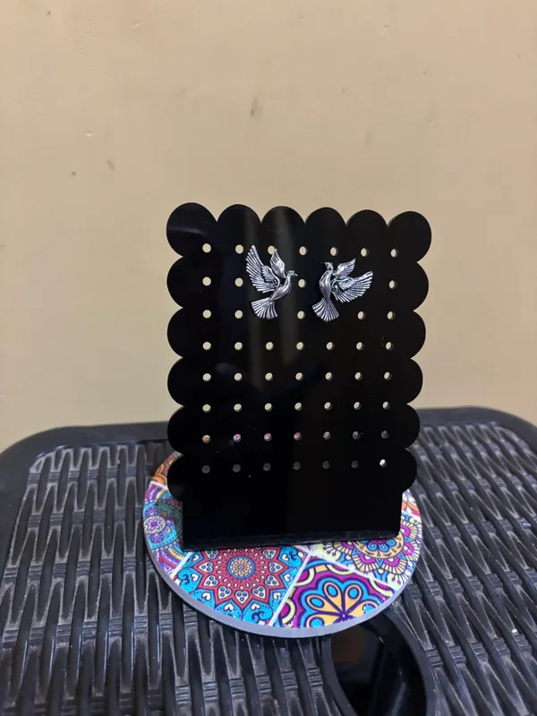 Black_Decorative_Earring_Holder_Stand