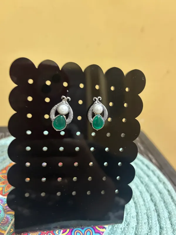 Silver-Toned_Green_Stone_Drop_Earrings_for_Women