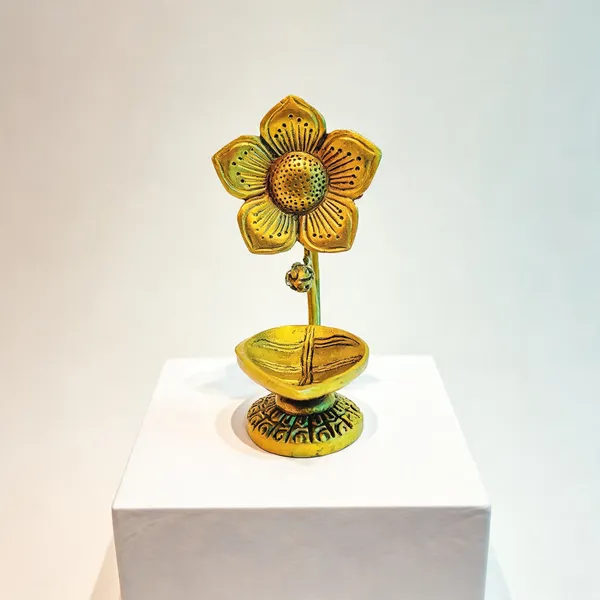 Brass_Floral_Design_Flower_Diya_Oil_Lamp