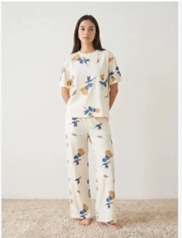 Cream_Organic_Cotton_Floral_Print_Pajama_Set_For_Women