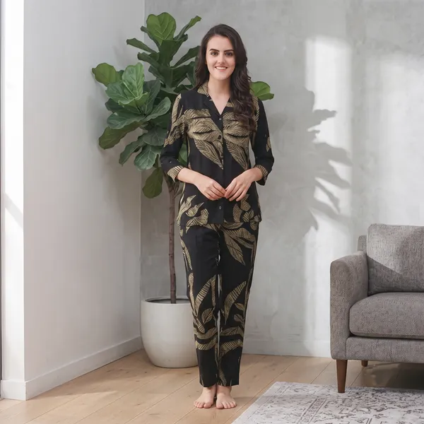 Black_Cotton_Printed_Full_Sleeve_Night_Suit_For_Women
