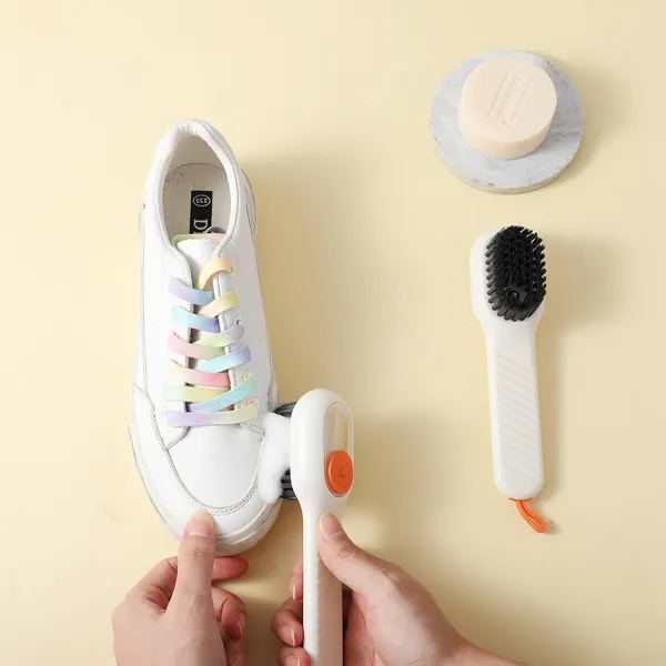 Liquid_Dispensing_Shoe_Brush