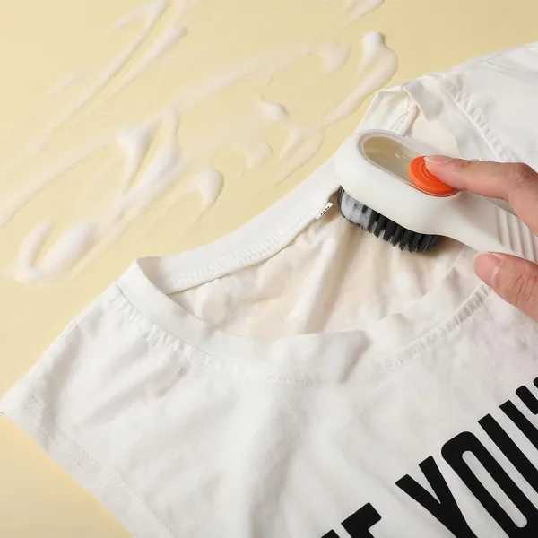 Liquid_Dispensing_Shoe_Brush