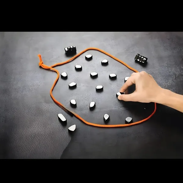 Magnetic_Strategy_Board_Game