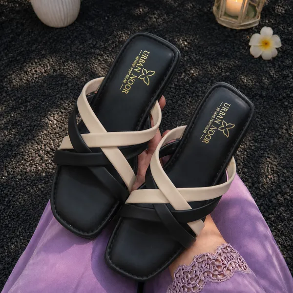 Black_Crisscross_Flat_Sandals_for_Women