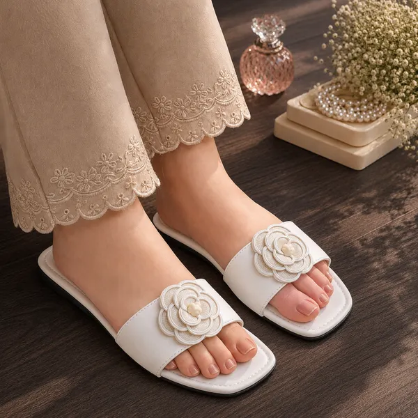 White_Floral_Flat_Sandals_For_Women