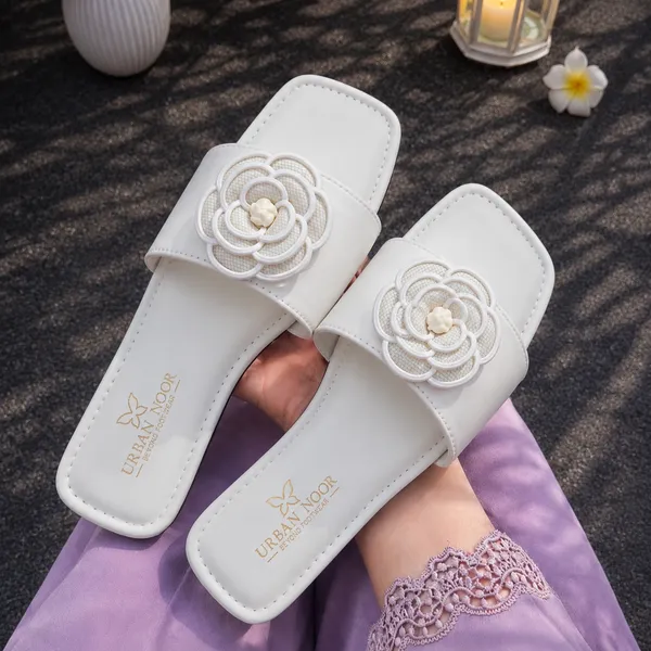 White_Floral_Flat_Sandals_For_Women