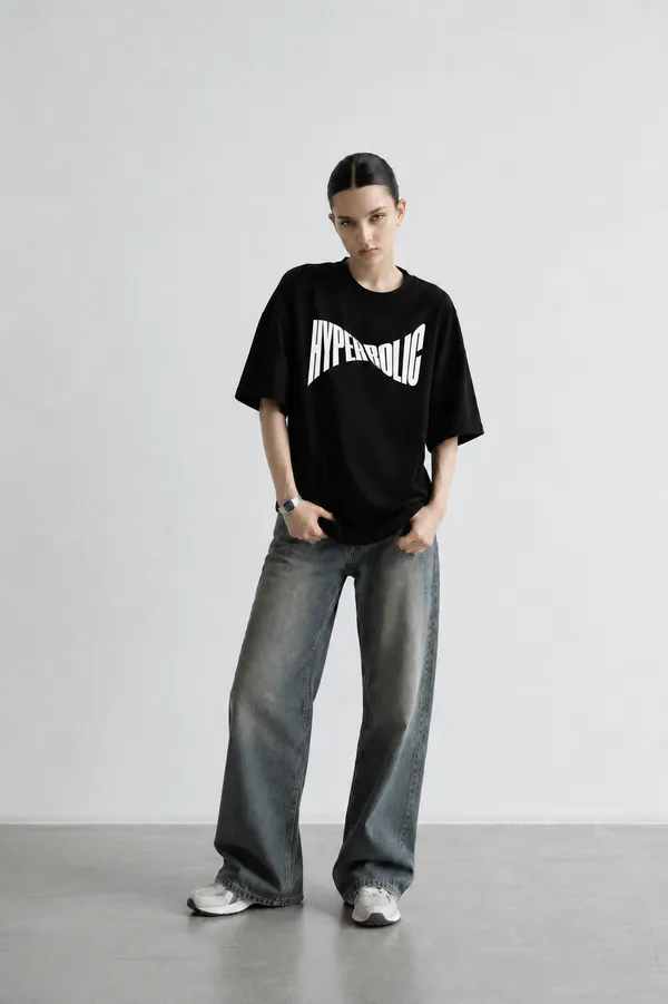 Hyperbolic_Women_Tee_Black