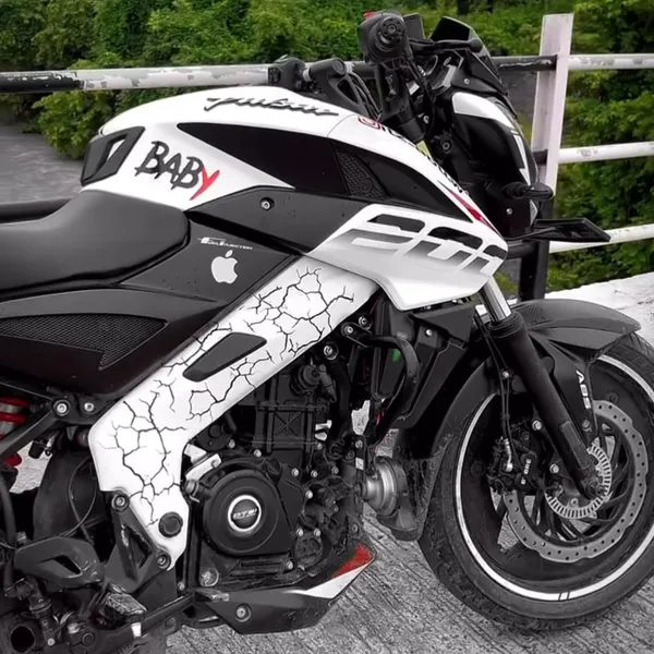 Wall_Cracking_Sticker_6_Pack_Vinyl_Decal_Set_For_Pulsar_Ns125_Ns160_Ns200_Ns400Z_Rs_Series_Black_And_White_Pack_Of_6