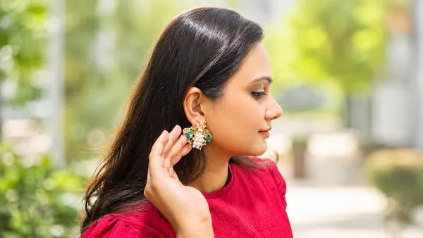 Queen_Bee_Pearl_Earrings_Gold_Tone_Statement_Jewellery
