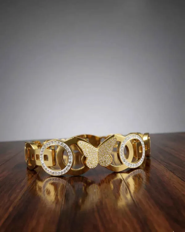 Butterfly_Link_Bracelet_A_Symbol_Of_Strength_Freedom_Golden_Glow