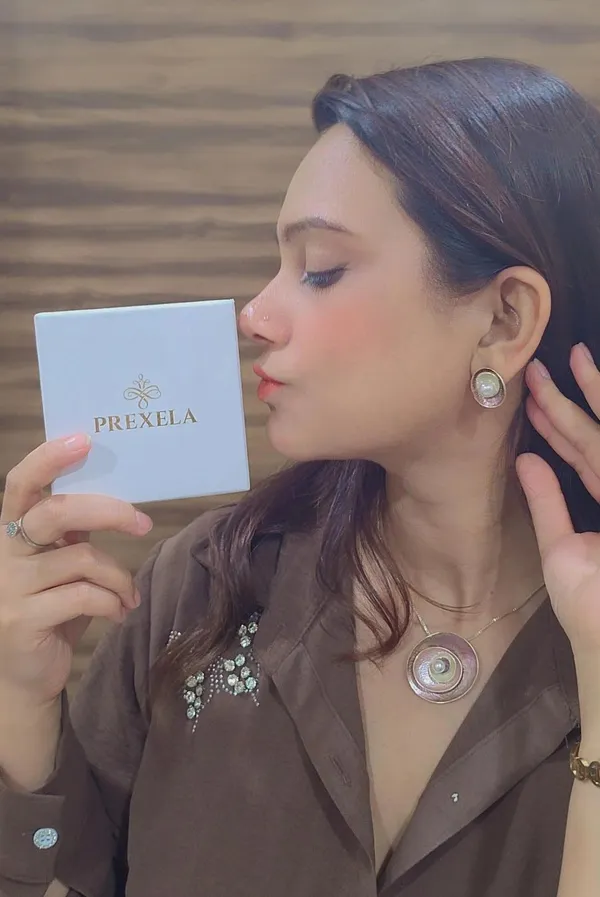 Elegance_Pearl_Jewellery_Set_Necklace_Earrings_In_Gold_Tone_Finish