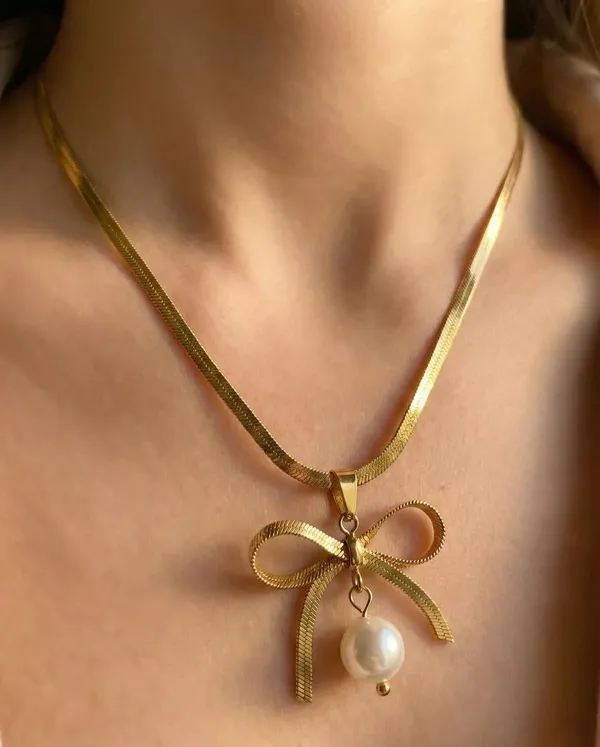 Golden_Bow_Pearl_Necklace_A_Gentle_Knot_Of_Timeless_Elegance