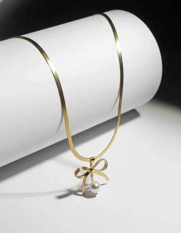 Golden_Bow_Pearl_Necklace_A_Gentle_Knot_Of_Timeless_Elegance