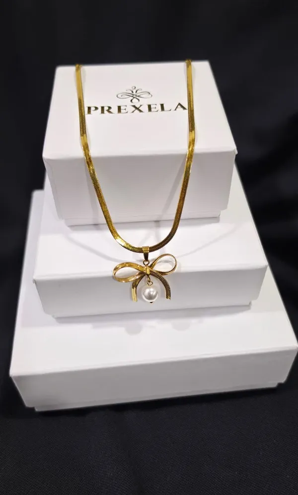 Golden_Bow_Pearl_Necklace_A_Gentle_Knot_Of_Timeless_Elegance