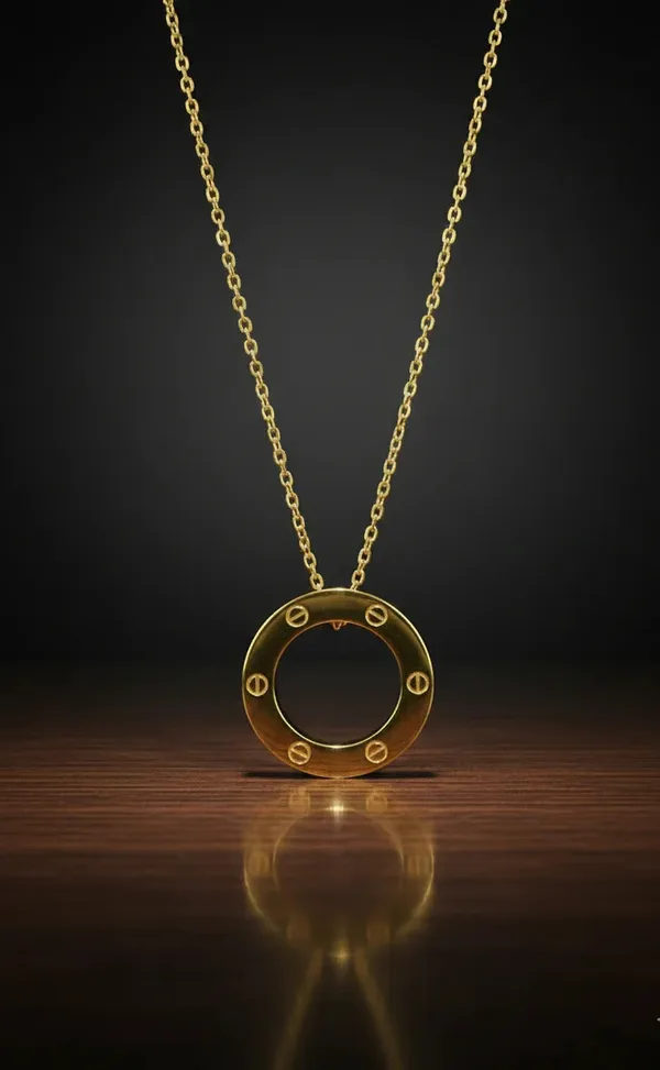 Golden_Circle_Pendant_Necklace_The_Power_Of_Simplicity
