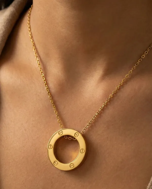 Golden_Circle_Pendant_Necklace_The_Power_Of_Simplicity